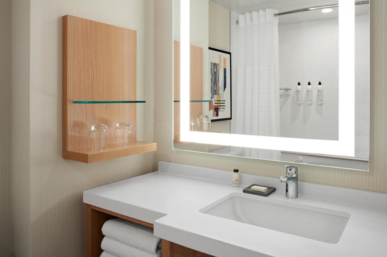 Delta Hotels Calgary Airport In-Terminal Εξωτερικό φωτογραφία