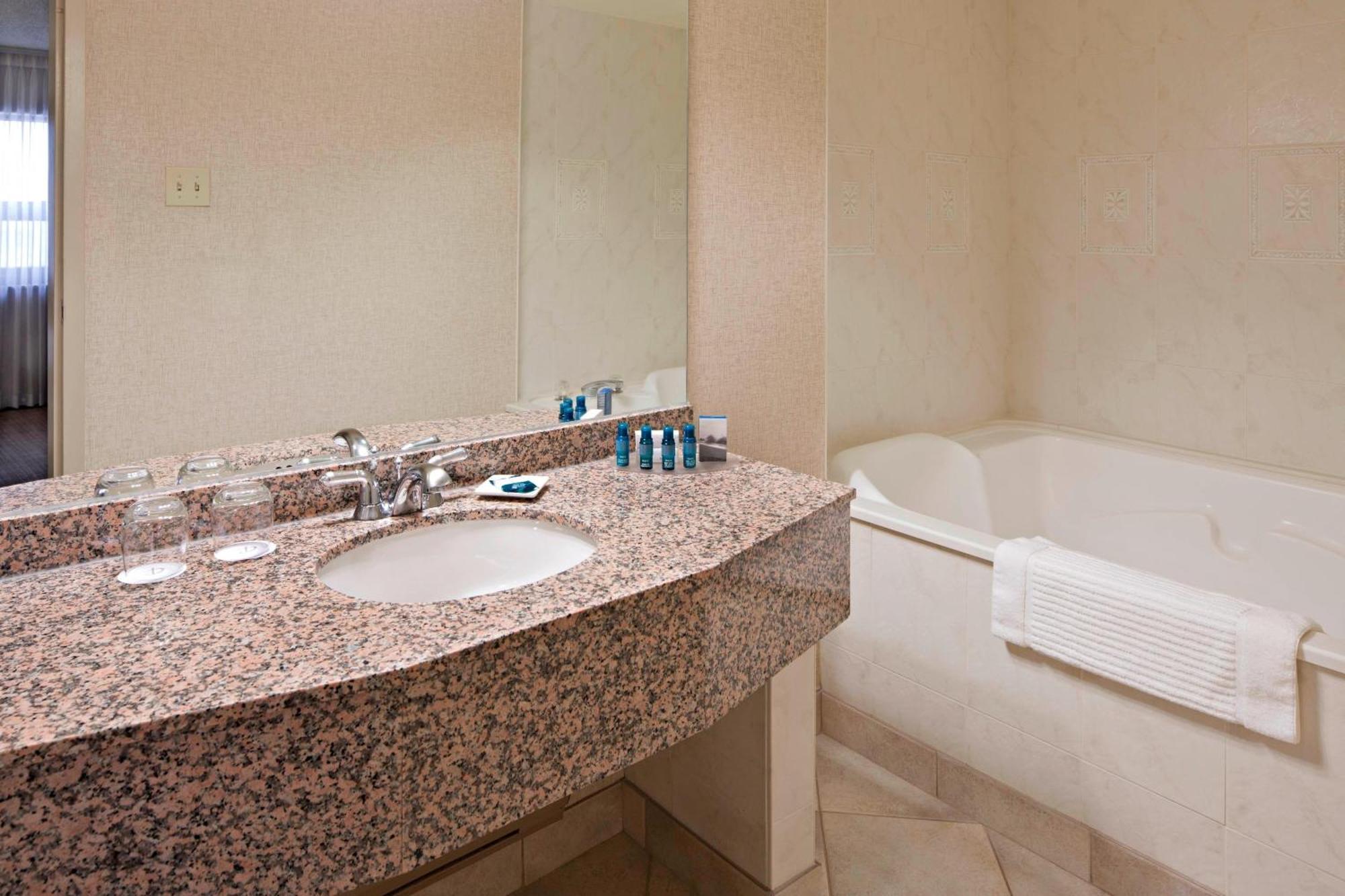 Delta Hotels Calgary Airport In-Terminal Εξωτερικό φωτογραφία